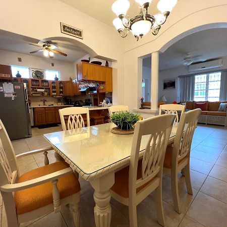 Welcome To The Unpretentious And Breezy Graceville, Steps Away From The Beach 圣詹姆斯 外观 照片