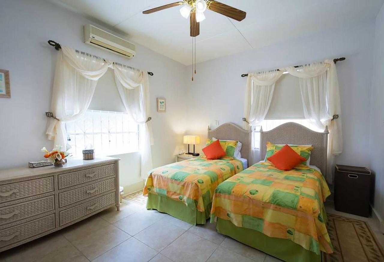 Welcome To The Unpretentious And Breezy Graceville, Steps Away From The Beach 圣詹姆斯 外观 照片