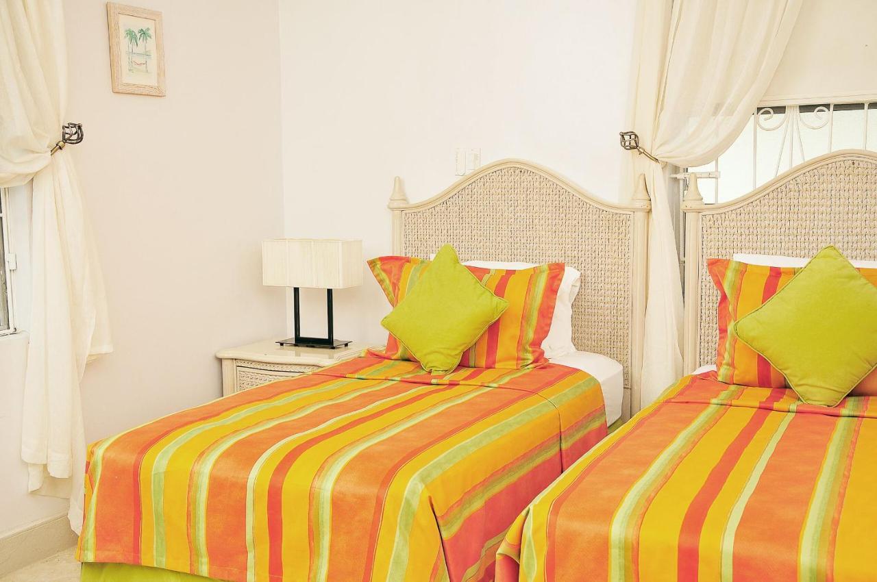 Welcome To The Unpretentious And Breezy Graceville, Steps Away From The Beach 圣詹姆斯 外观 照片